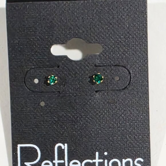 Swarovski Crystal Stud Earrings – Gold Overlay - Green Stone - Luxury Jewelry - Picture 6 of 6